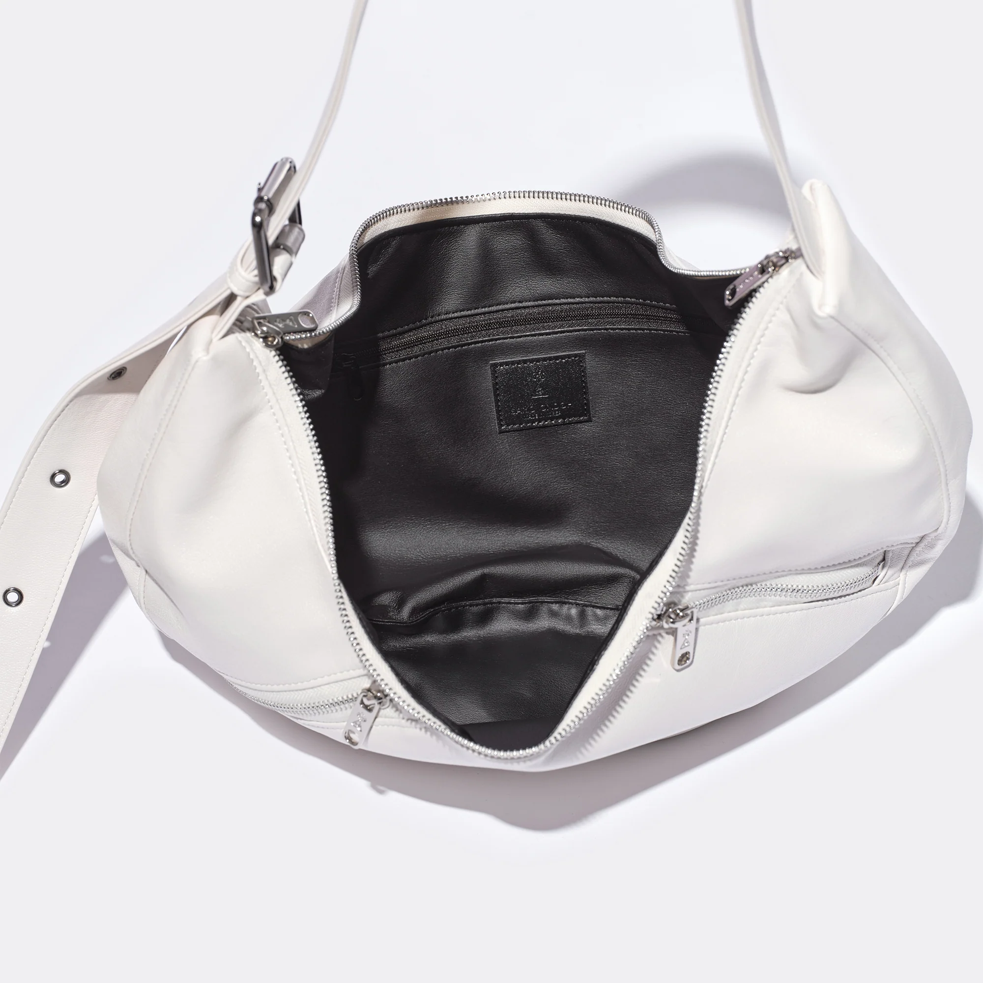 apple sling bag M goat cream - Image 4