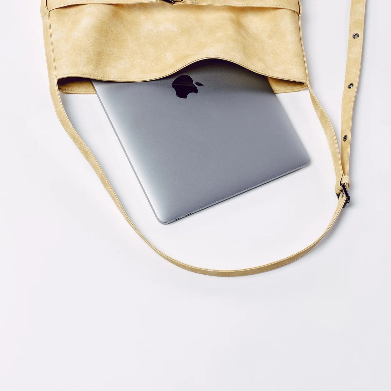 belt bucket bag M nappa ivory - Image 7