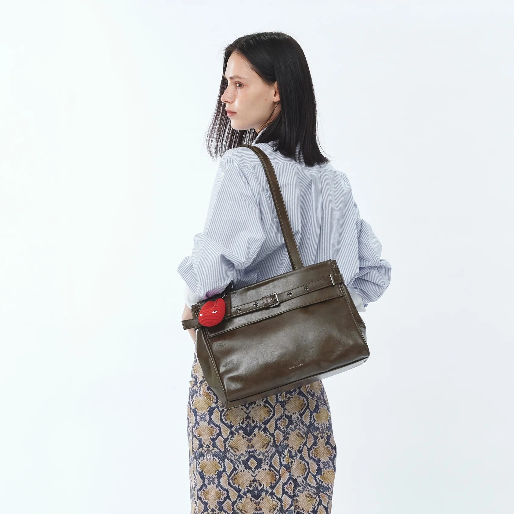 (restock soon) belt flap bag M vampire coffeemilk - Image 6