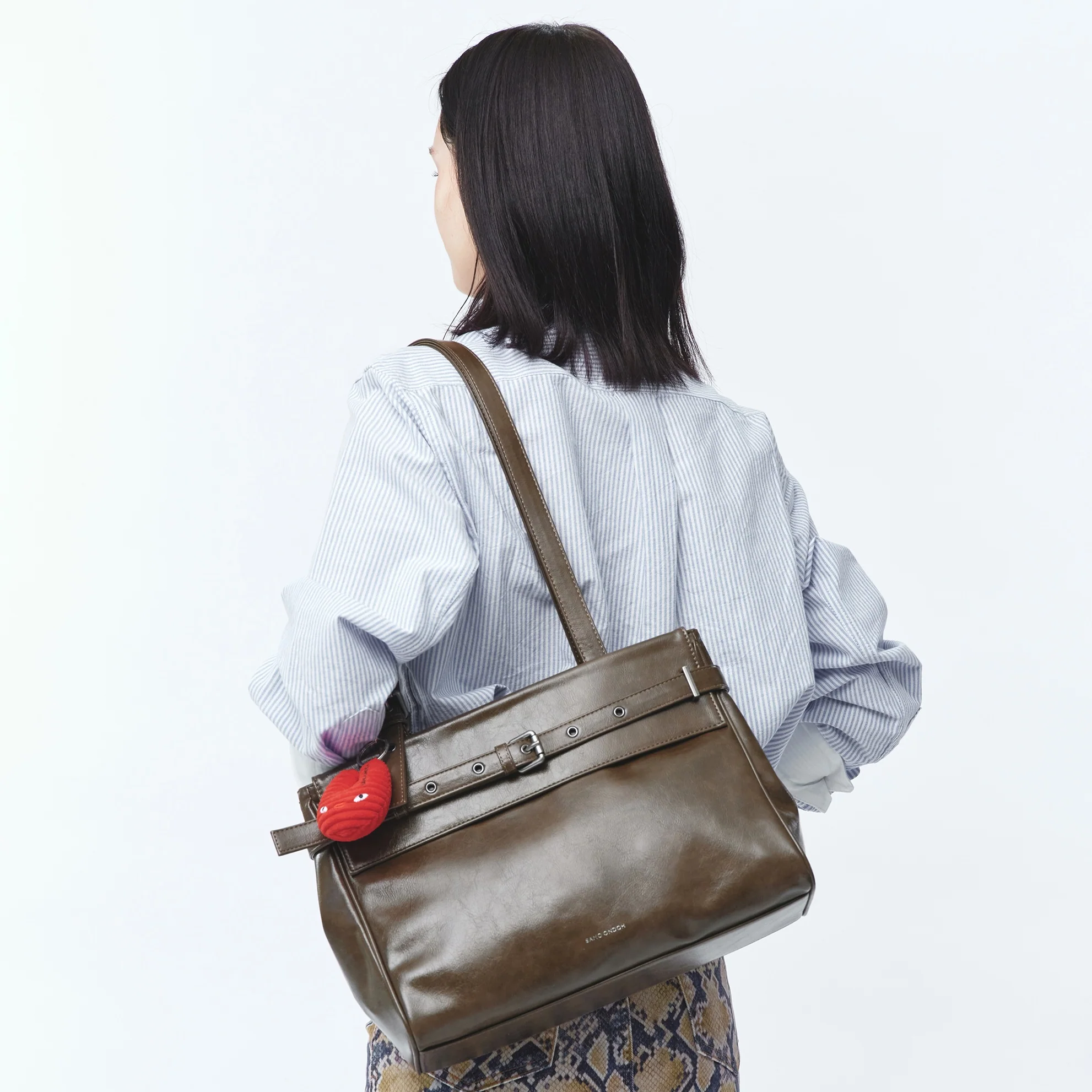 (restock soon) belt flap bag M vampire coffeemilk - Image 7