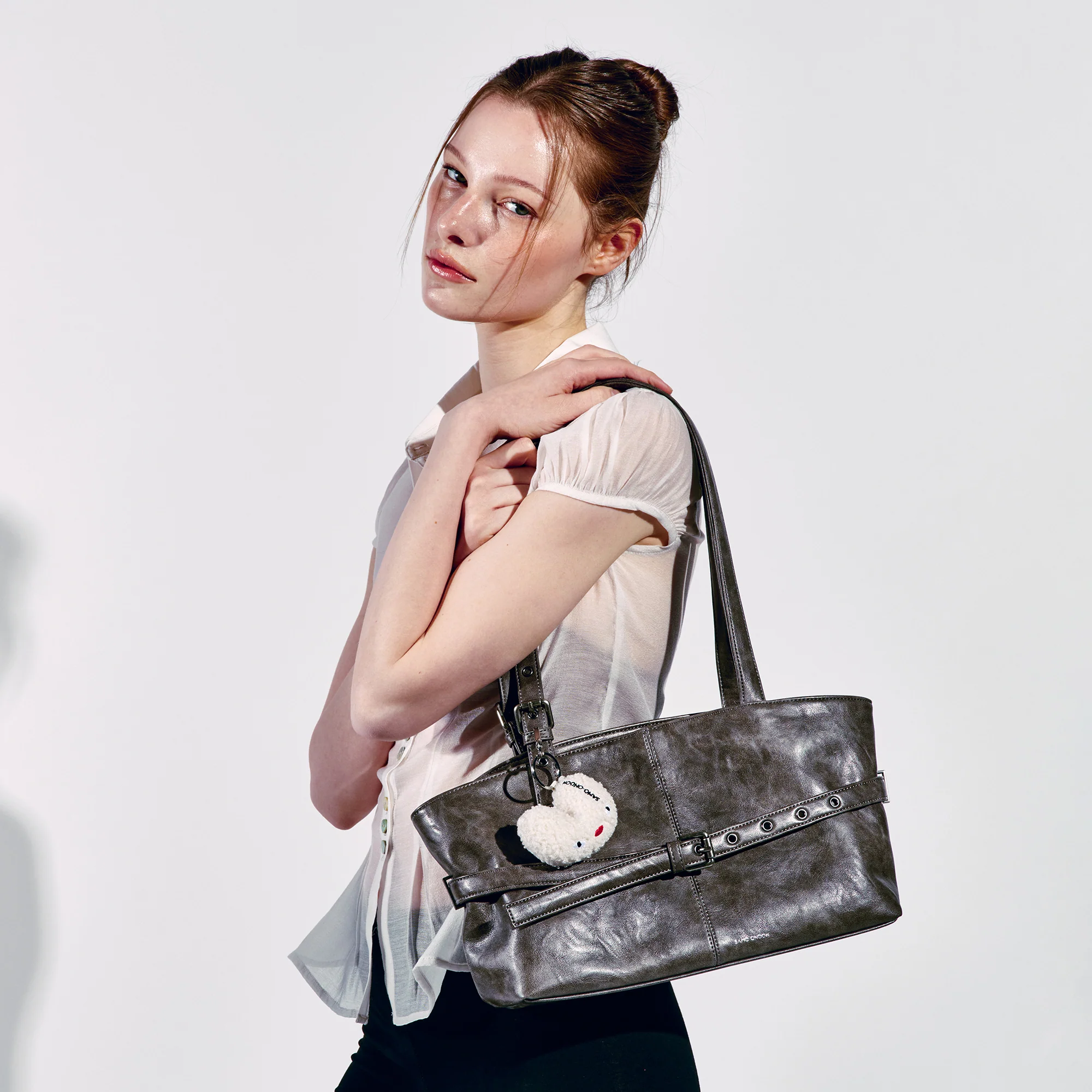 le belt bag M baked gray - Image 5