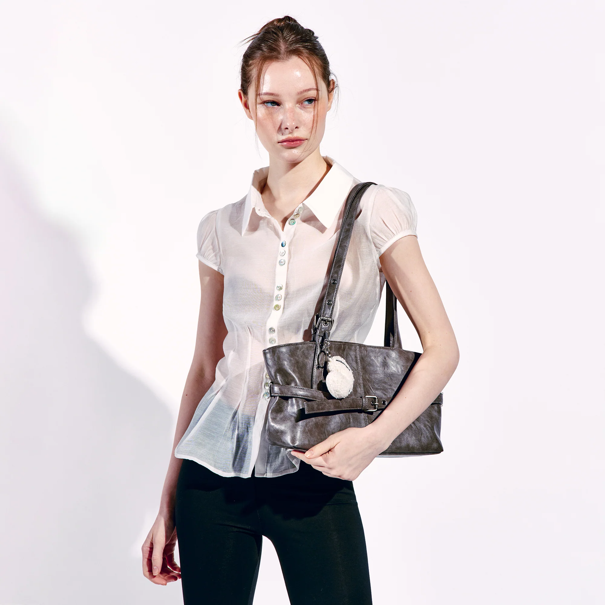 le belt bag M baked gray - Image 6