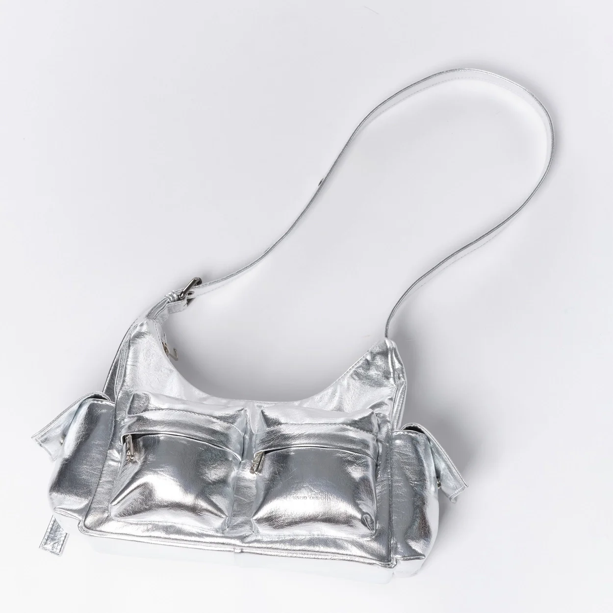pocket mug bag M nappa silver - Image 9