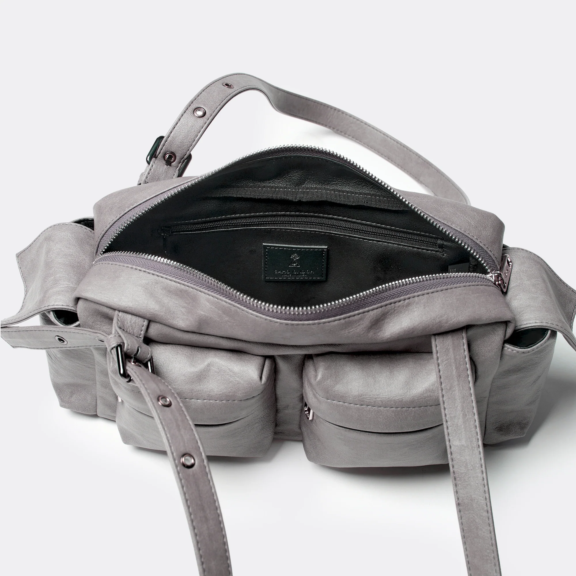 (restock May 9) pocket utility bag M brushed gray - Image 4